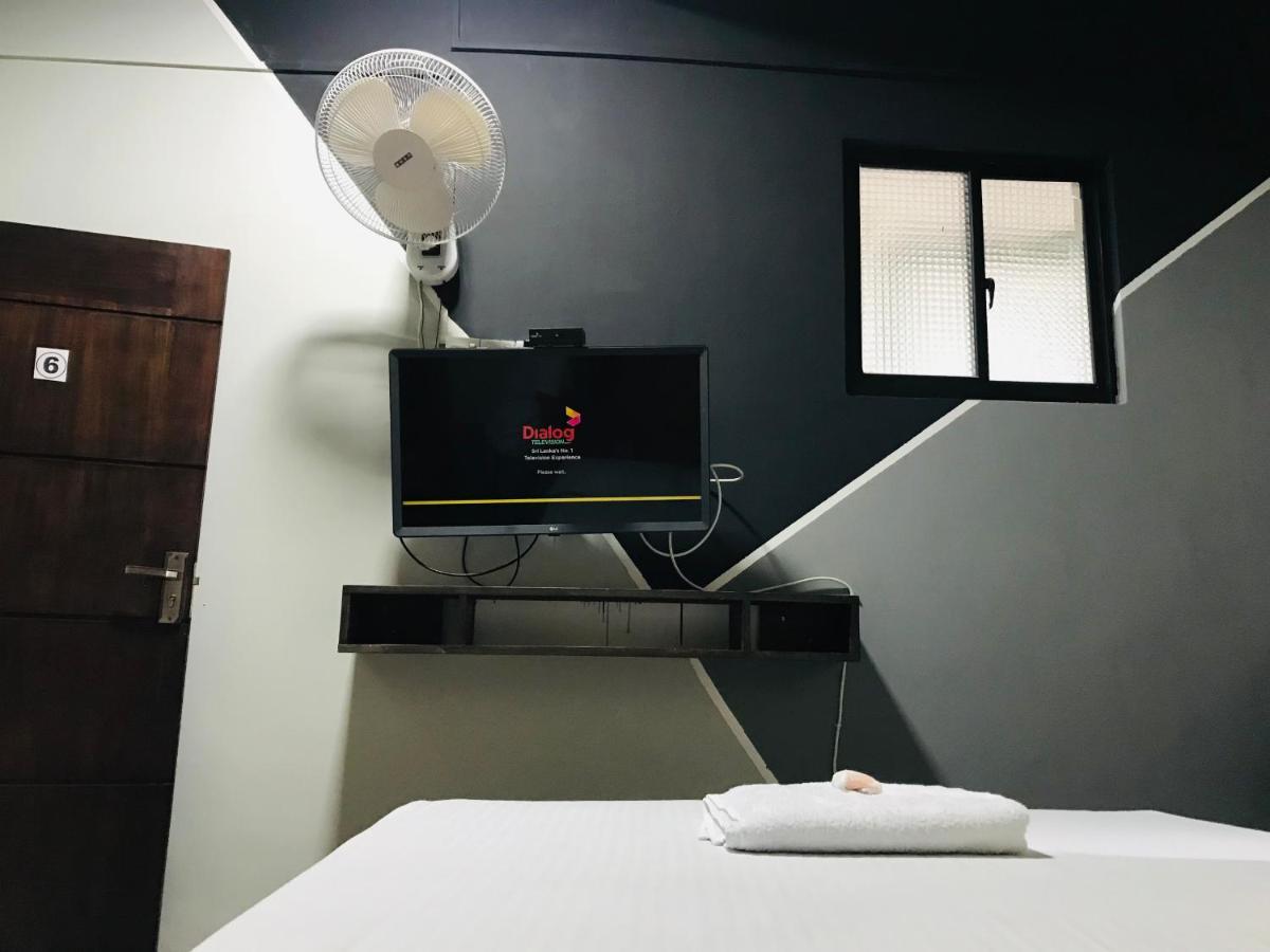 Alina Budget Hotel Kaduwela Eksteriør billede